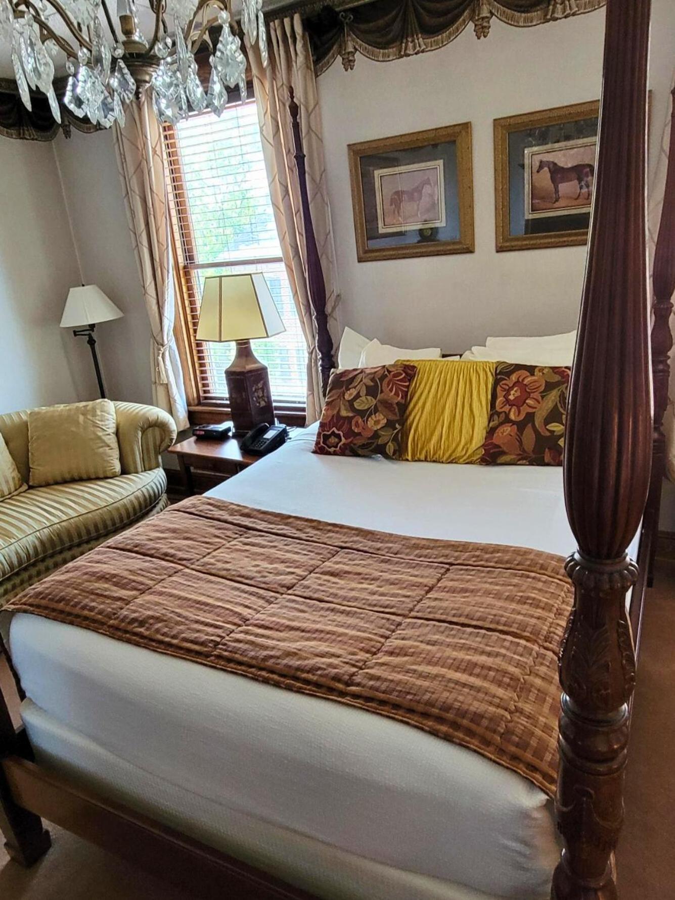 Altland House Inn & Suites Abbottstown Eksteriør billede
